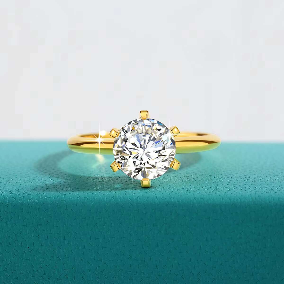 Bijoux Quality Supplier OEM 0.3ct 0.5ct 1.0ct 2.0ct Moissanite Diamond Engagement Woman Hollow Real 18K Gold Ring