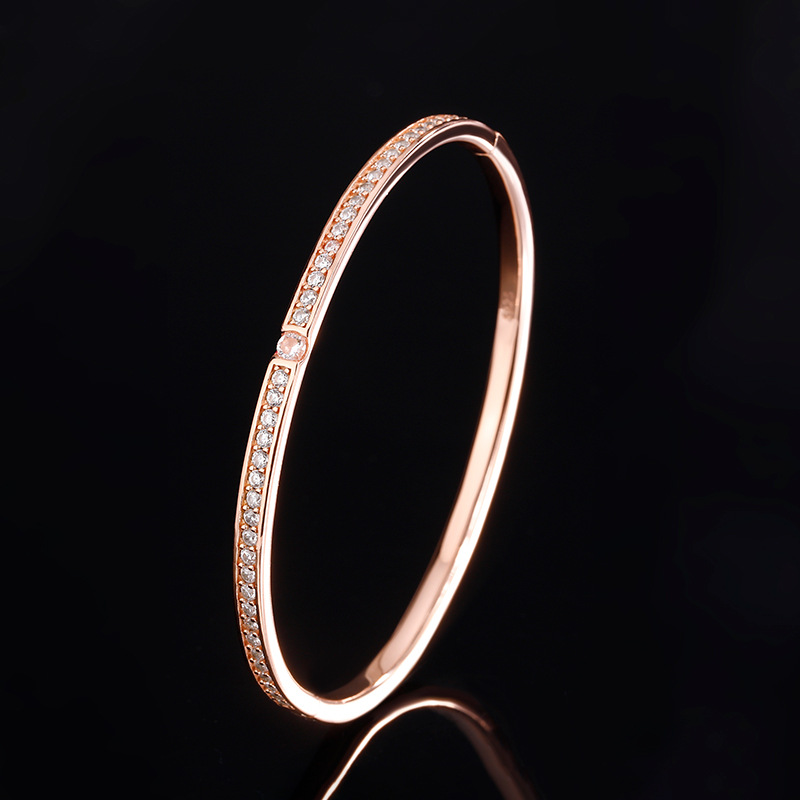 Sophisticated Ladies' Ornament Featuring Lustrous Stones Set into Versatile Chains An Allure at Formal Gatherings