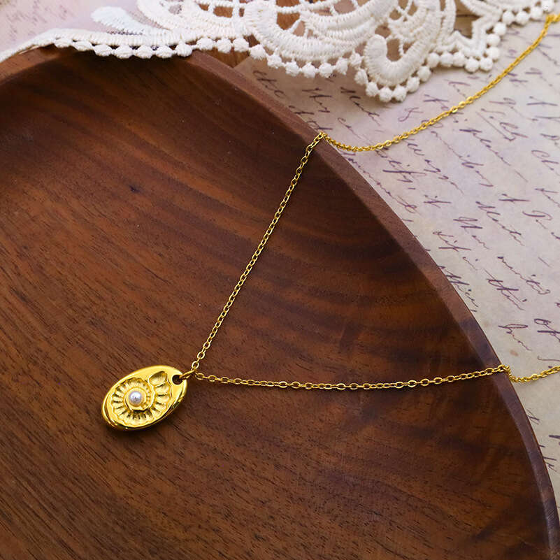 New Niche Gold Oval Trendy Jewelry Non-Fading Zircon Pendant Necklace for Women Clavicle Chain