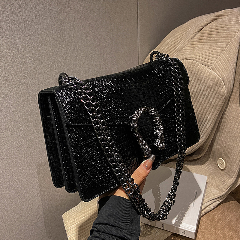 2025 hot new free shipping designer bags for womens black white red brown purple khaki New versatile and fashionable small square bag