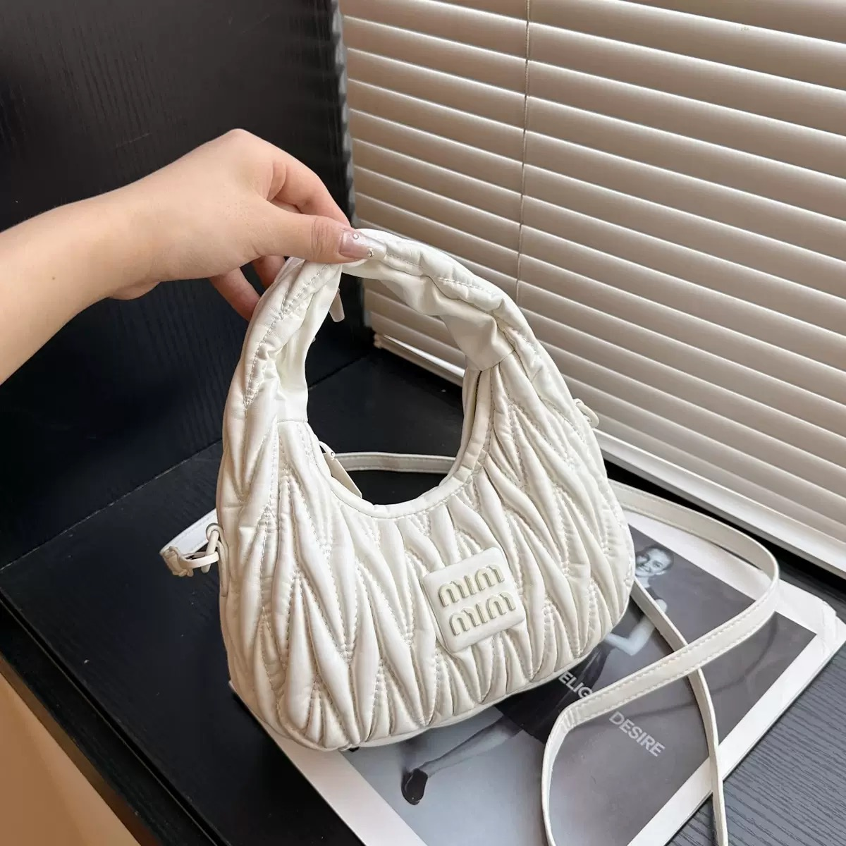 Hot Free Shipping Fashion Trend Women Dinner Bags Clutch Designer Pleated Underarm Bags Soft leather Lady Shoulder Bag Summer Ladies Dinner Bags Handb