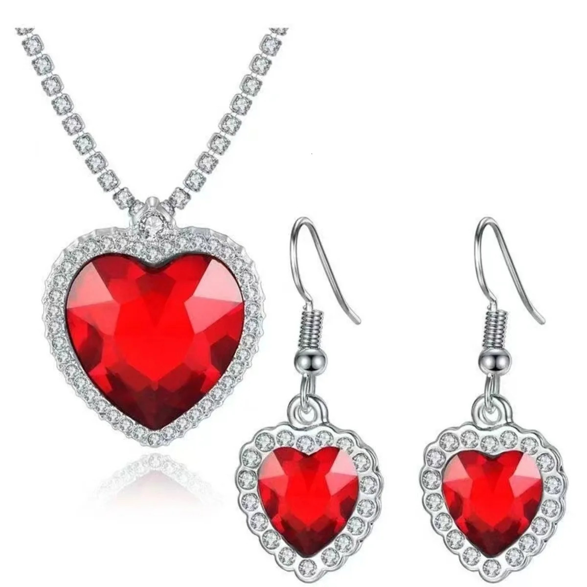 Ocean Heart Titanic Blue Pendant NecklaceVelvet Bag Fashionable Sparkling Full Diamond Eternal Love Red Sweater Chain 250610