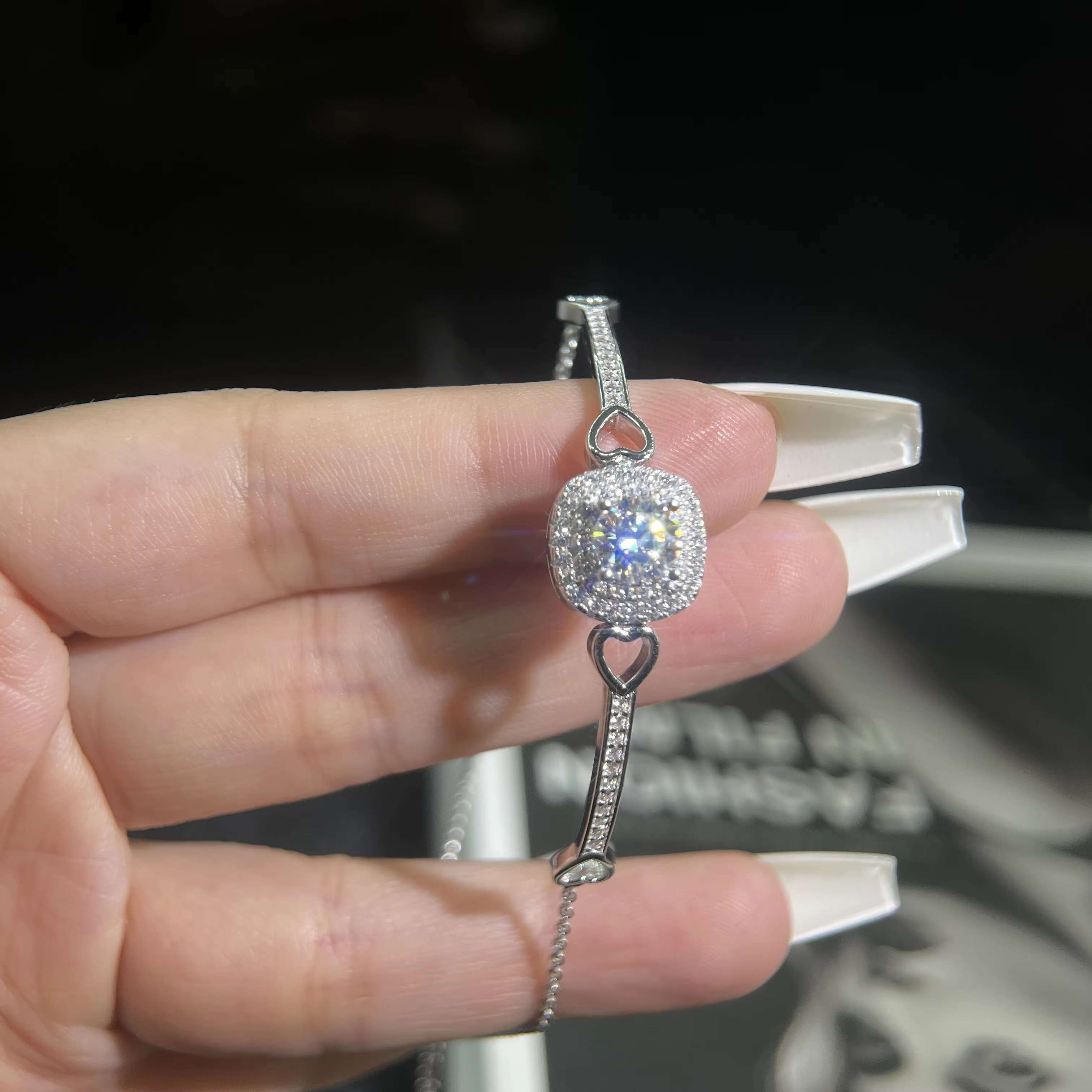 Luxury VVS 1ct Moissanite Bracelet for Women 18k White Gold Plated S925 Sterling Silver Jewelry with Gra Certificate