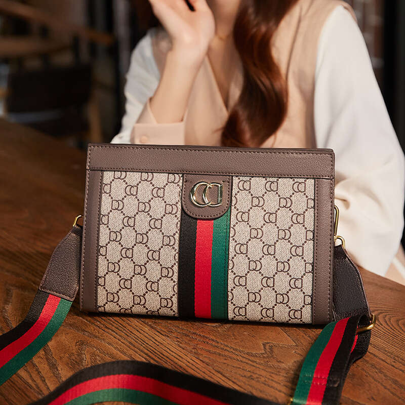 Women's New Trendy Fashion Chain Wide Strap, Crossbody and Shoulder Bag, Versatile Small Square Bag with Texture