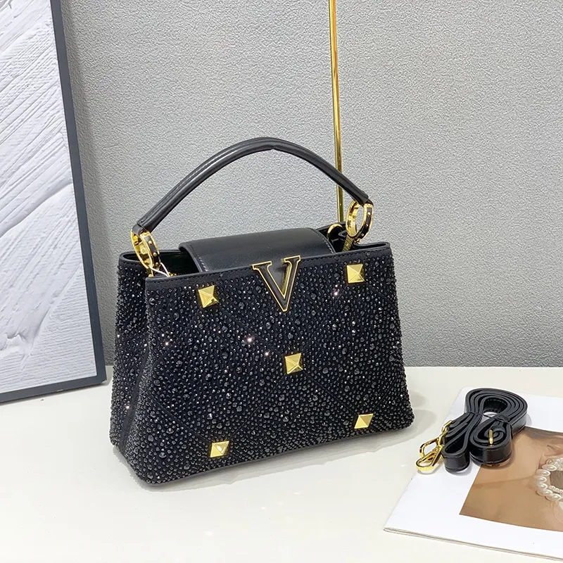 designer crossbody shoulder bag purse tote bags designe Handbag 2024 New Women's Rivet Hot Dia Chain Bag Single Shoulder Crossbody Bright Color V