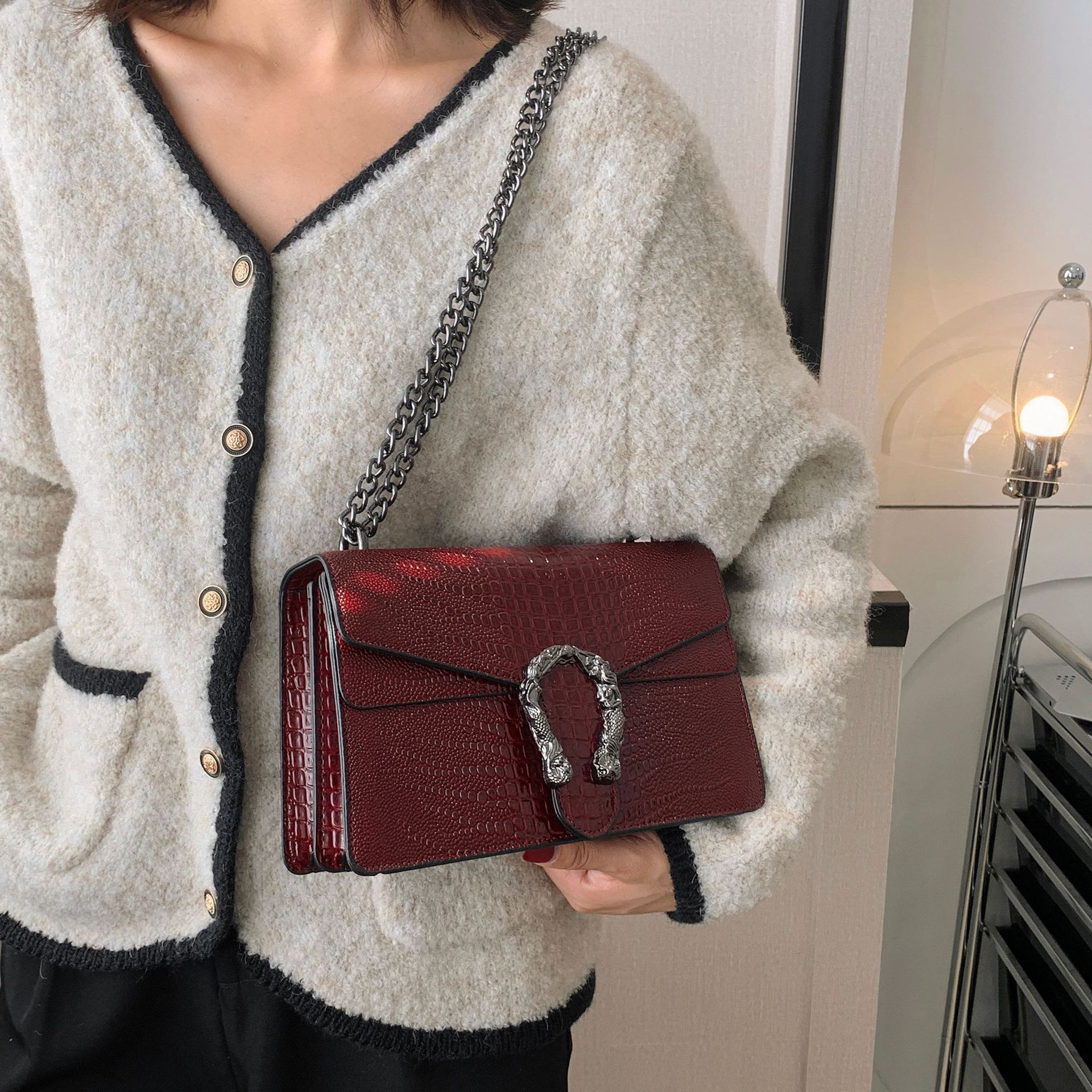 2025 hot new free shipping designer bags for womens black white red brown purple khaki New versatile and fashionable small square bag