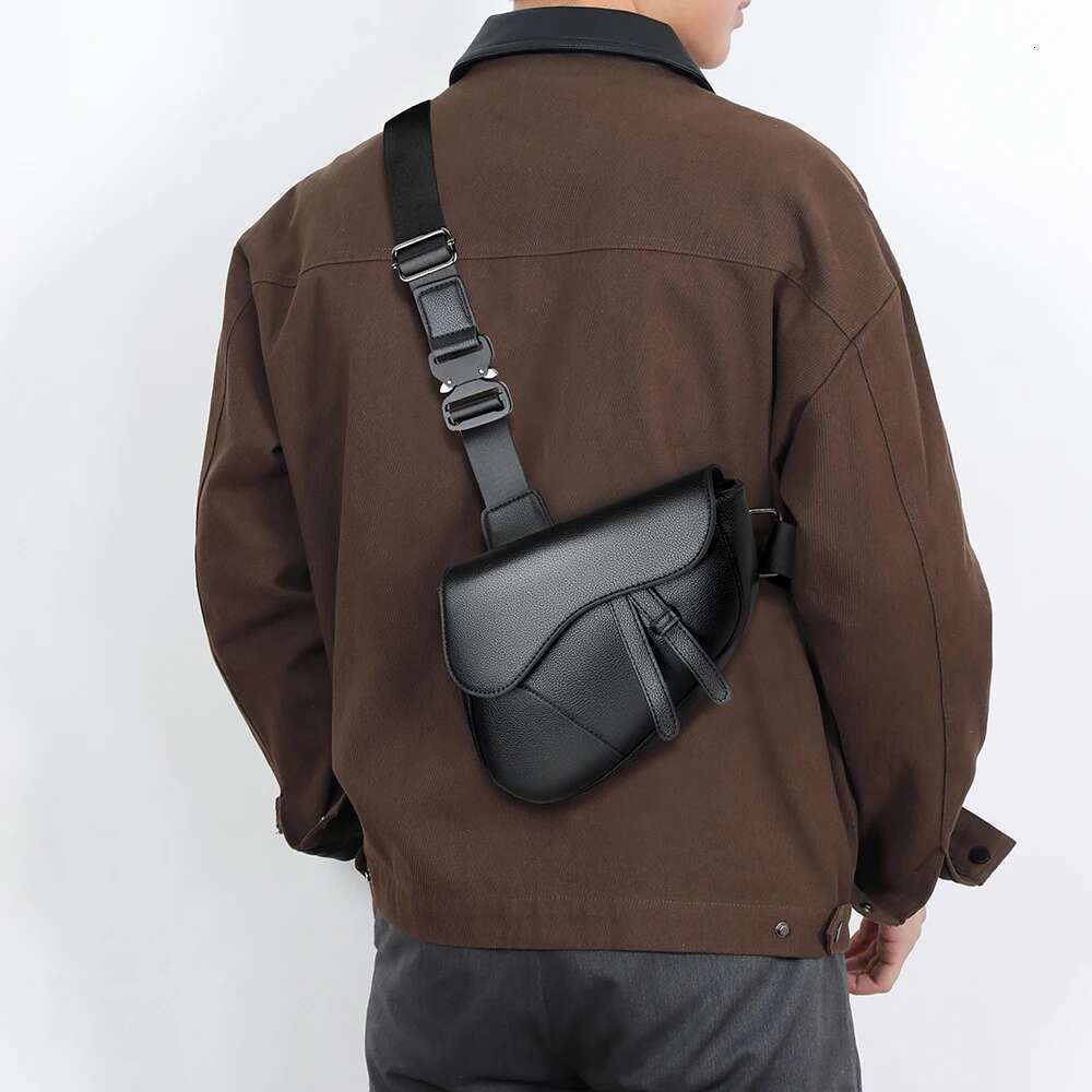Men's solid color PU leather saddle shoulder crossbody bags chest bolsos para hombre sacoches hommes bag for man