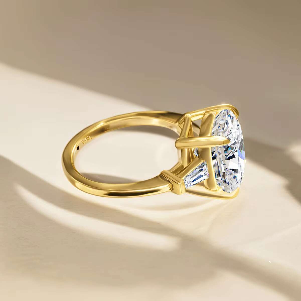 Fine Jewelry Supplier Woman Engagement Wedding Gift Hollow 14K Gold Diamond 8ct Cushion 3 Stone Moissanite Rings