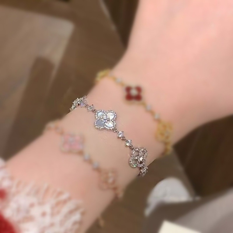 Sweet Cherry Blossoms Vintage Pink Fritillaria Four Leaf Clover Bracelet Micro inlaid Zircon Hollow, High End, Light Handpiece with gift box