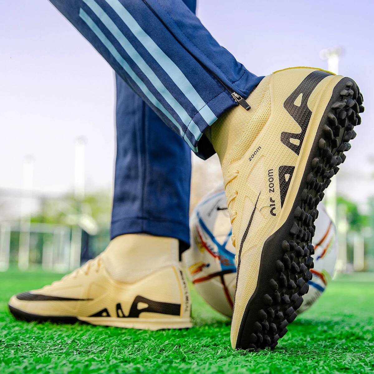 New Men Soccer Training Shoes Outdoor TF Indoor Football Boots Kids Ultra-Light Futsal Comfortable Soft Drop Shipping