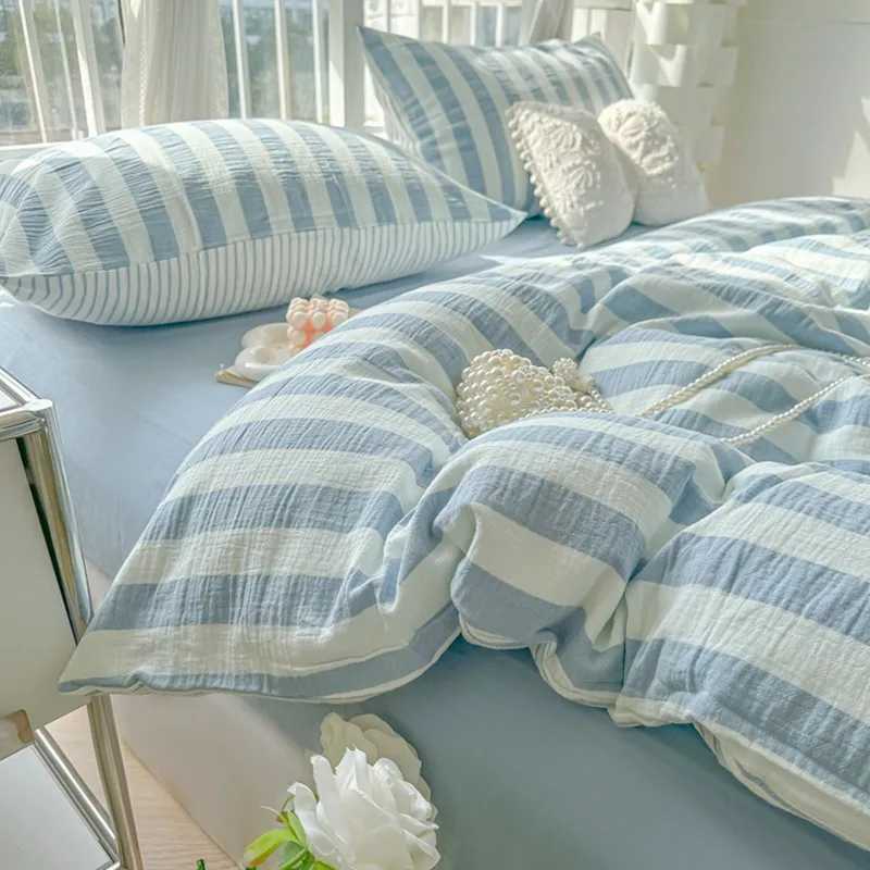 Lightweight Hotel Luxury Duvet Cover 4Pcs Blue White Vertical Stripes Ultra Soft Breathable Comforter Cover Bed Sheet case Y250611