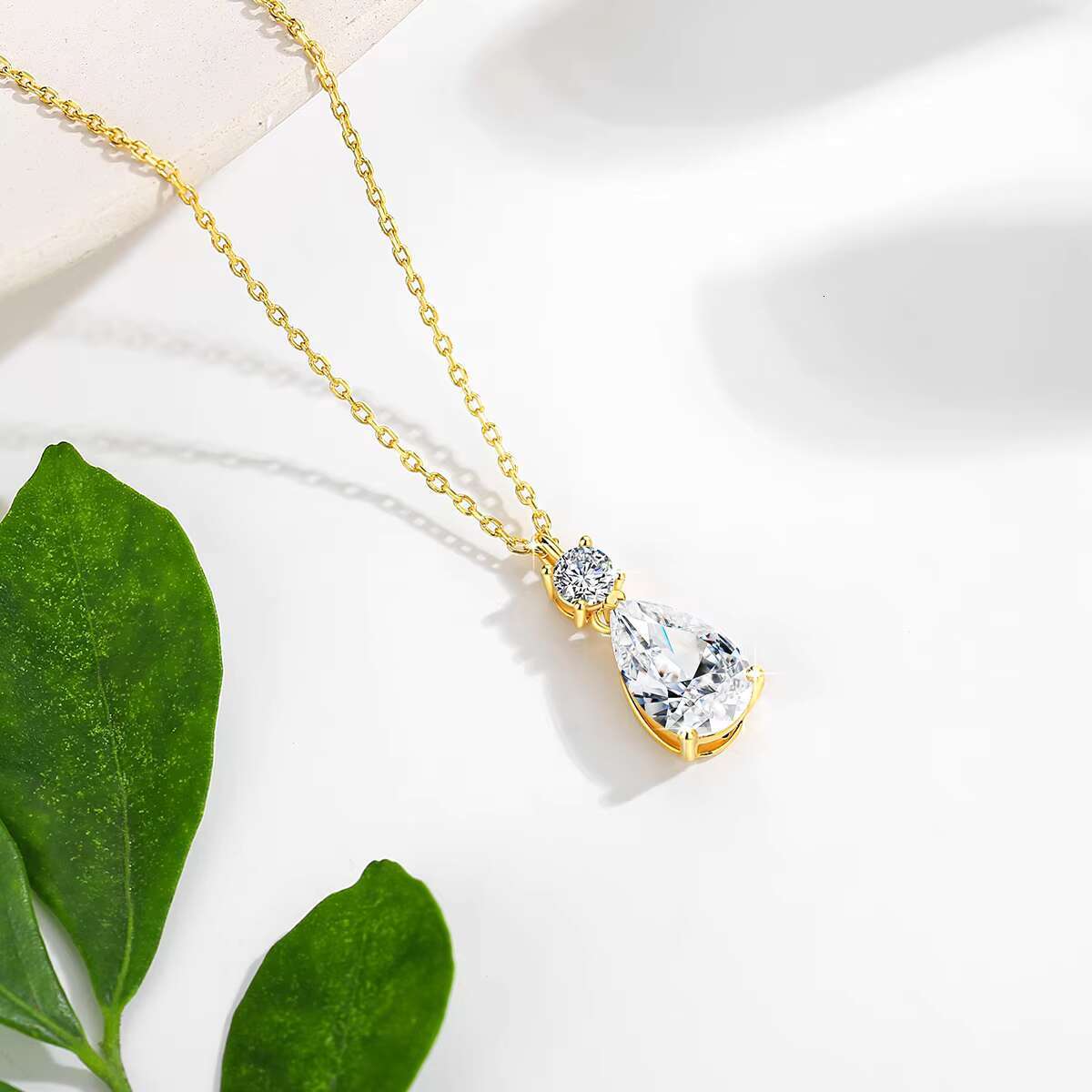 Luxury Jewelry Gold Woman Engagement New Year Gift 3ct Pear Cut Moissanite Pendant Hollow 14K Real Gold Necklace
