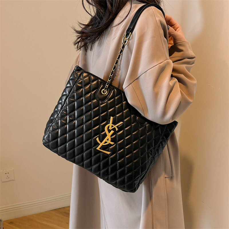new free shipping designer Cross Body bag for woman fashion Chains flap outdoor handbag casual classic shoulder bag black white green pink