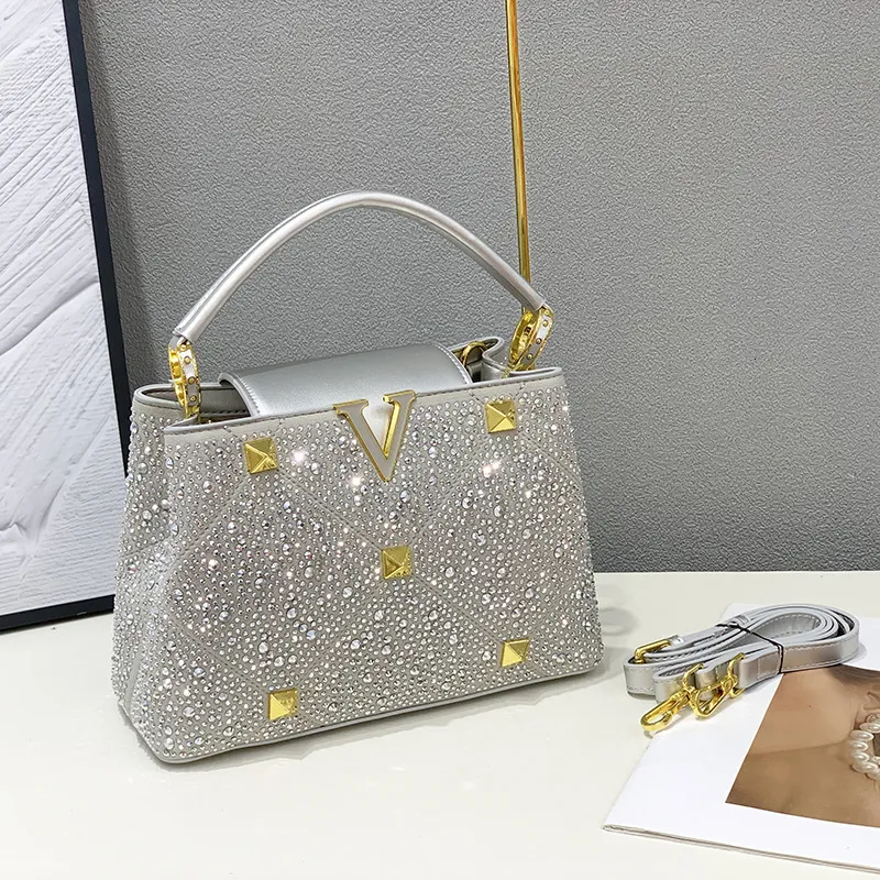 designer crossbody shoulder bag purse tote bags designe Handbag 2024 New Women's Rivet Hot Dia Chain Bag Single Shoulder Crossbody Bright Color V