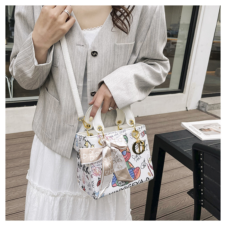 Free Shipping 2025 New Designer Bag Graffiti Bear Fresh Fashion Multi Functional Handbag Exquisite Practical Wallet High Quality Shoulder Bag