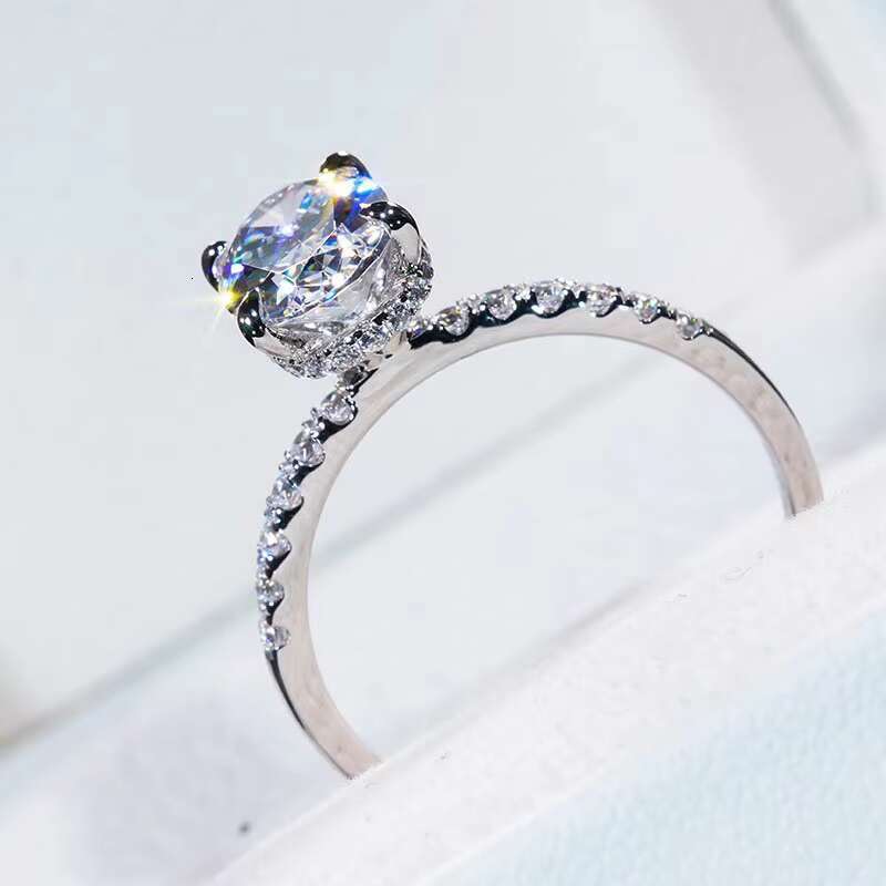 S925 Silver Four-claw Oval Mosang Barren Woman Wedding Ring