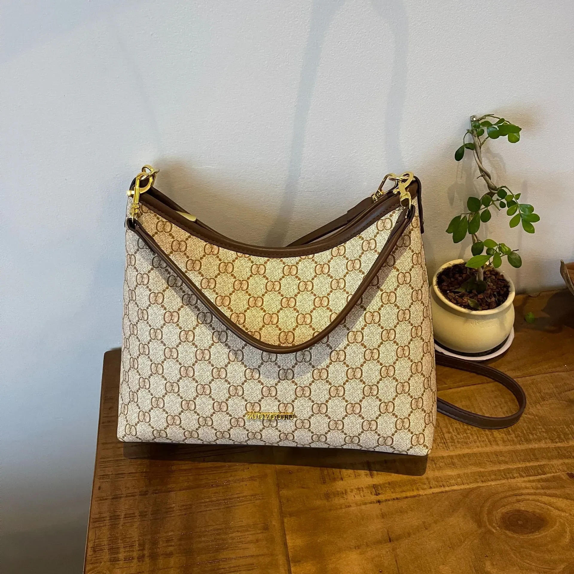 Designer bag Shoulder Bag Luxury Bag Crossbody Purse Designer 2025 Fashion texture temperament commuter bag large capacity Tote bag 1688A+