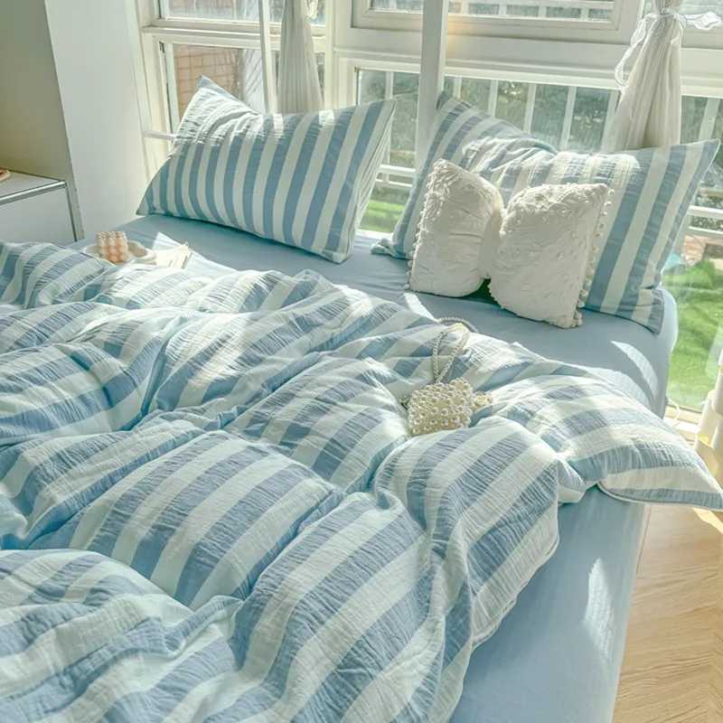Lightweight Hotel Luxury Duvet Cover 4Pcs Blue White Vertical Stripes Ultra Soft Breathable Comforter Cover Bed Sheet case Y250611