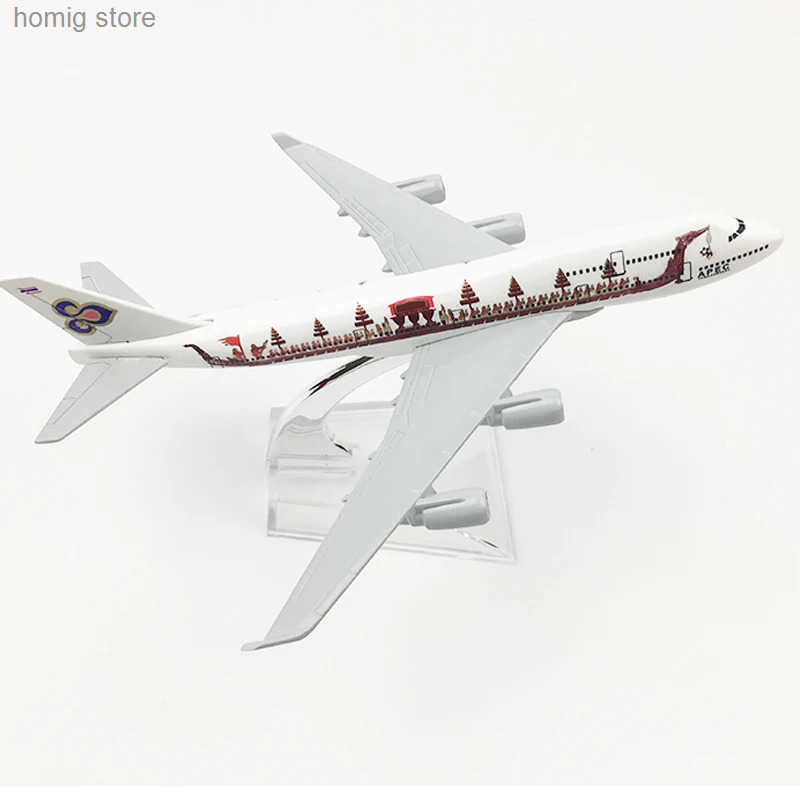 JASON TUTU 16cm Thai Dragon Boat Boeing 747 Airplane Model Airplane Diecast Metal 1/400 Scale Planes L250612