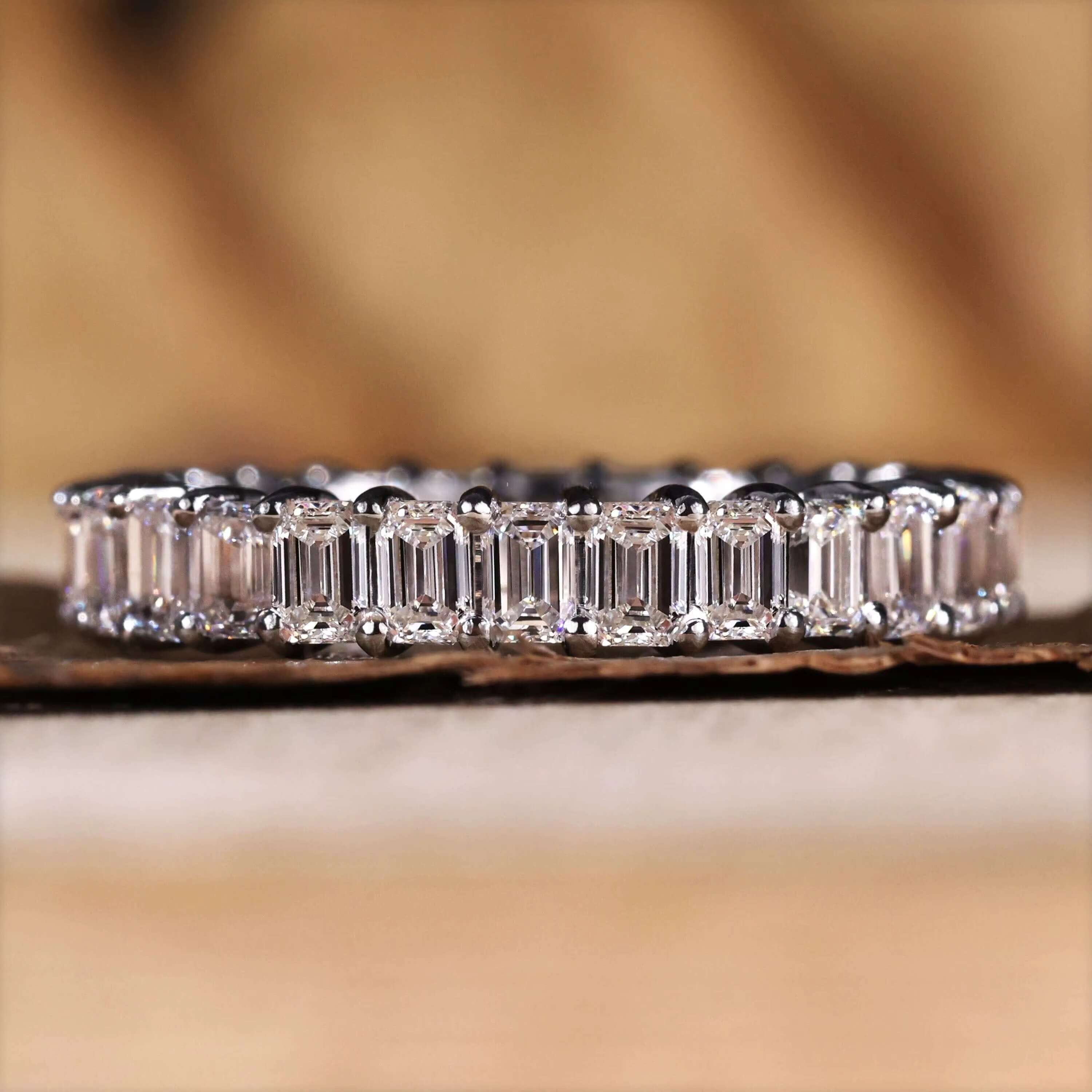 Gia Igi Certified Cvd HPHT Lab Grown Created Diamond 14k 18k Solid Gold Eternity Wedding Band Ring Diamond Emerald Cut