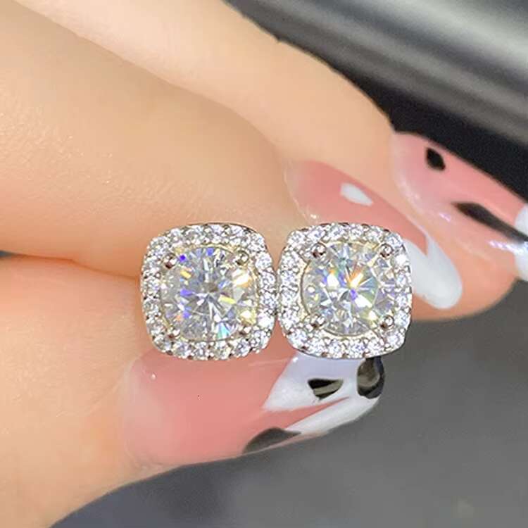 925 Silver Platinum Plated Womens Wedding Accessories Fashion Jewelry Moissanite Stud Earrings