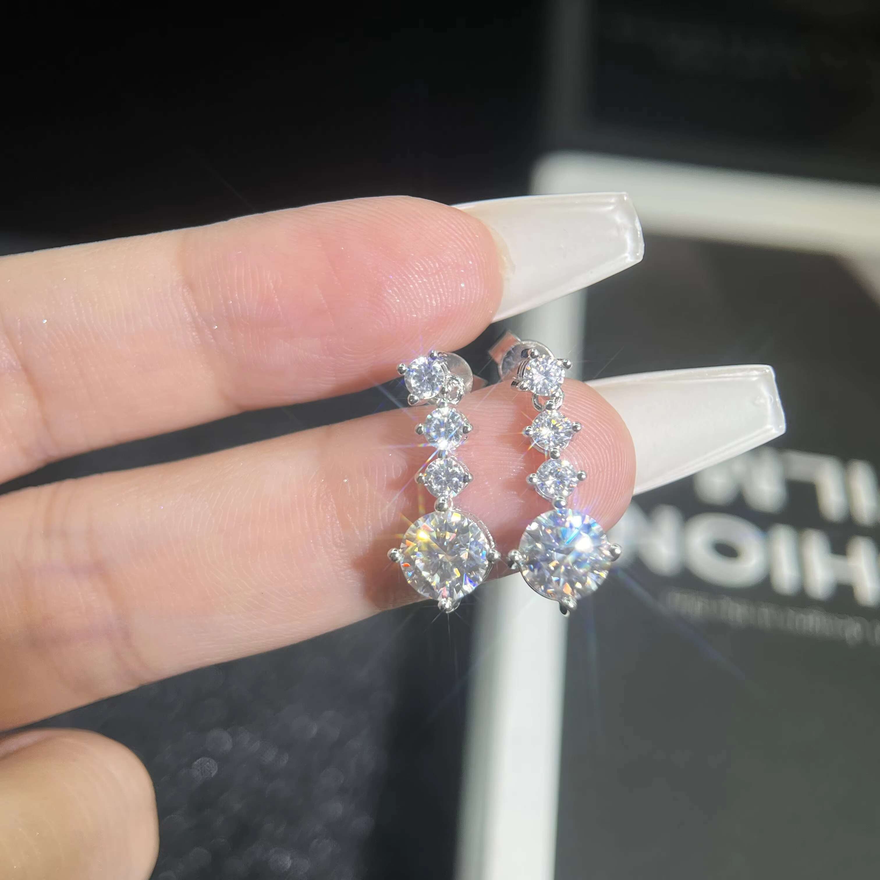 Luxury vvs 1.0ct 2.0ct Full Moissanite Diamond Dangle Huggie Wedding Earring for Women 18k White Gold Plate S925 Silver Jewelry