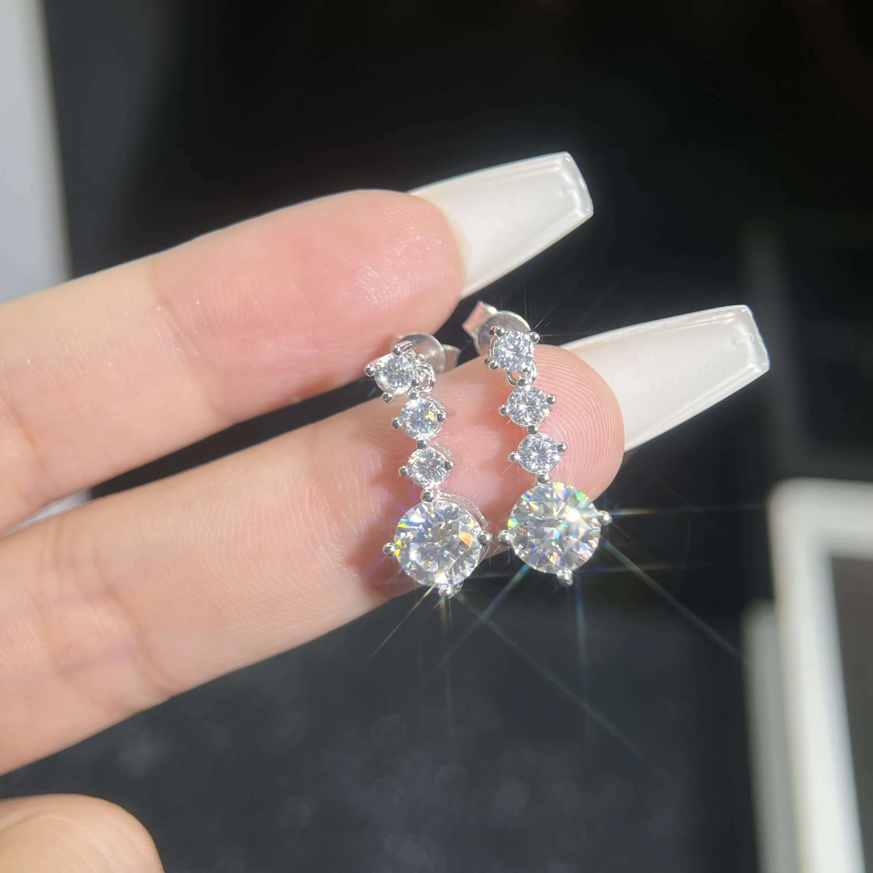 Luxury vvs 1.0ct 2.0ct Full Moissanite Diamond Dangle Huggie Wedding Earring for Women 18k White Gold Plate S925 Silver Jewelry
