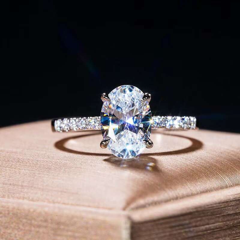 S925 Silver Four-claw Oval Mosang Barren Woman Wedding Ring