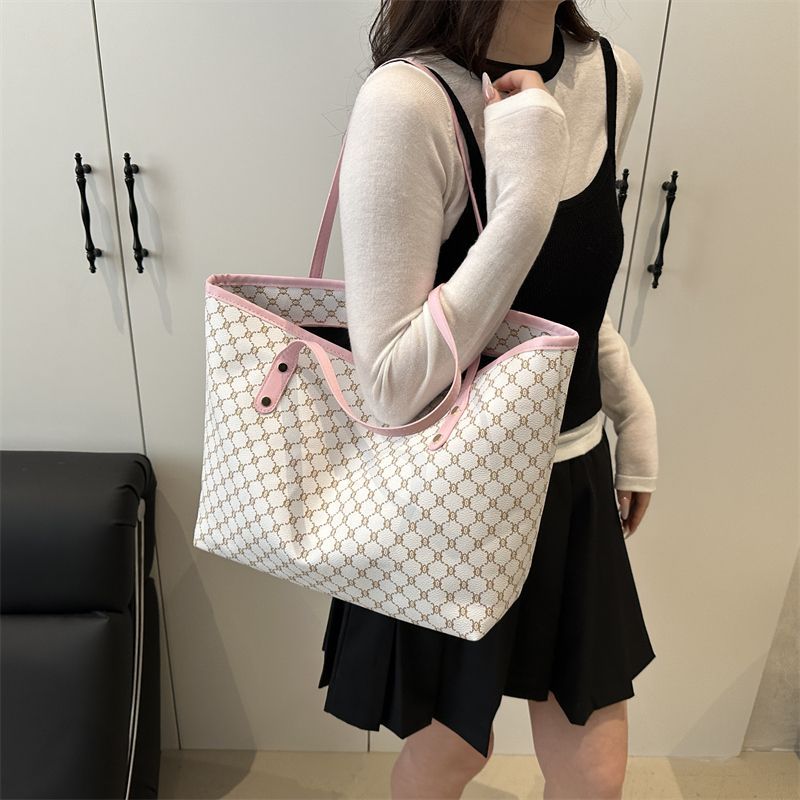 Luxury Designer Bags Fashion Tote Bag Handbags Classic Pattern Leather Chrome Summer Handbags Timeless Luxury Leather Trim Beach Bags Women Shoulder B
