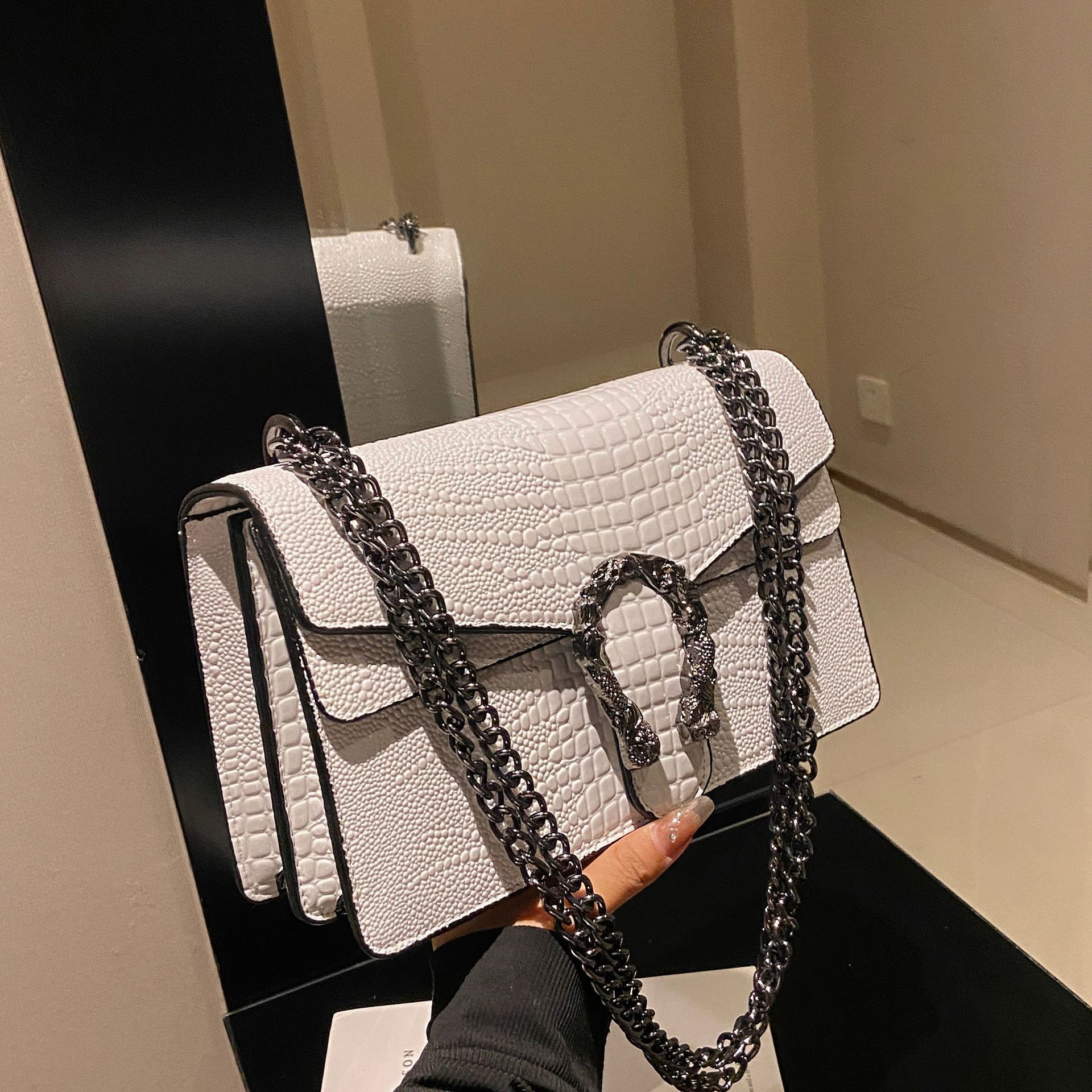 2025 hot new free shipping designer bags for womens black white red brown purple khaki New versatile and fashionable small square bag