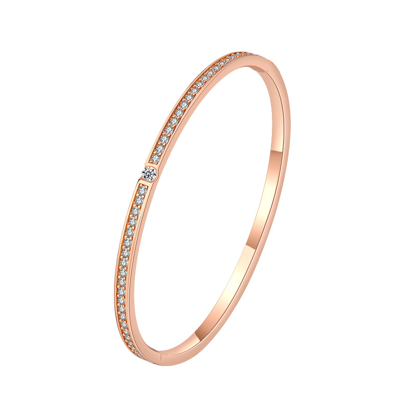 Sophisticated Ladies' Ornament Featuring Lustrous Stones Set into Versatile Chains An Allure at Formal Gatherings
