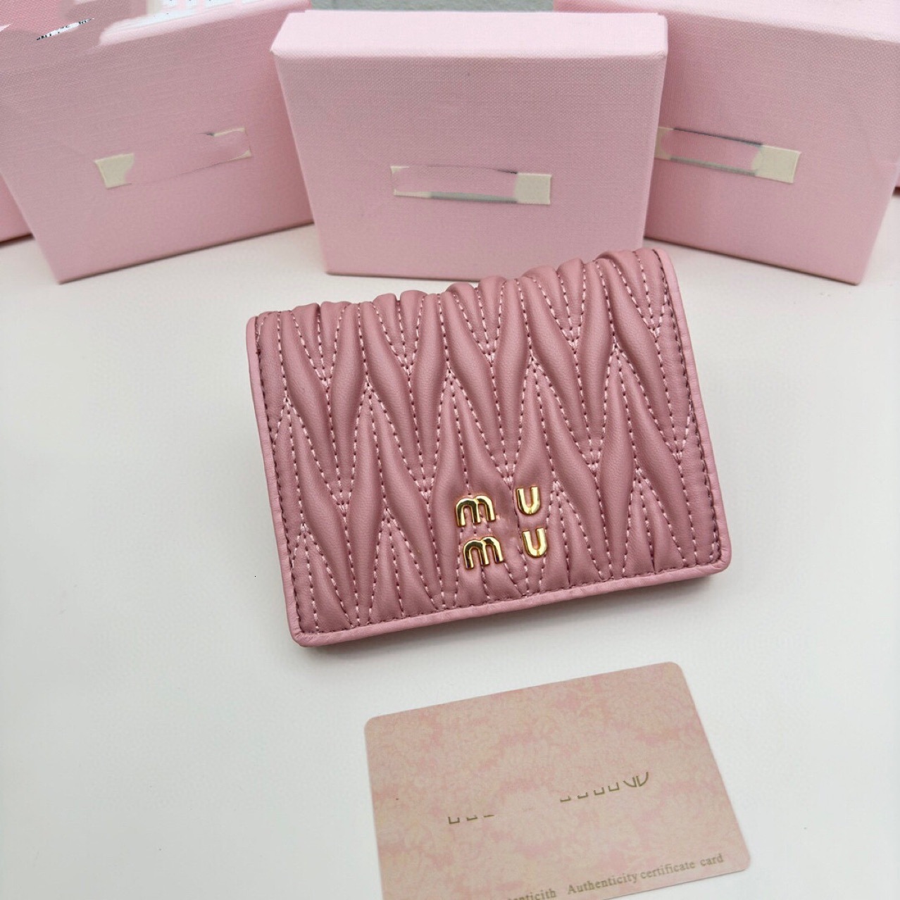 2025 Designer Wallet New Sheepskin Fold Miu Fold Wallet Women's Fresh Girl Sweet Wallet Large Capacity Multi Slot Change Bag Handheld Wallet