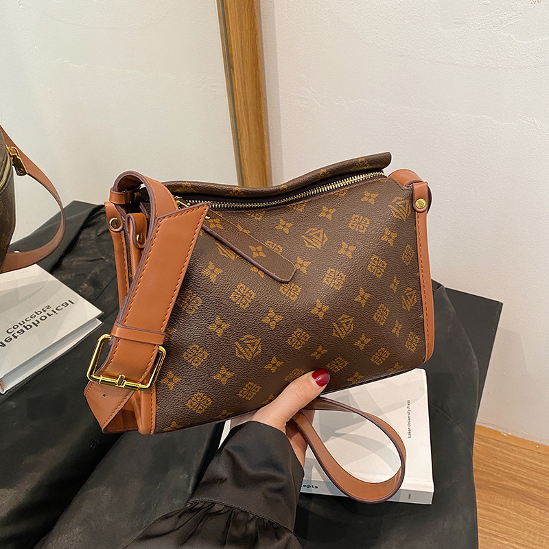 new free shipping Cross Body bag for woman fashion vintage Casual tote handbag versatile shoulder bag brown