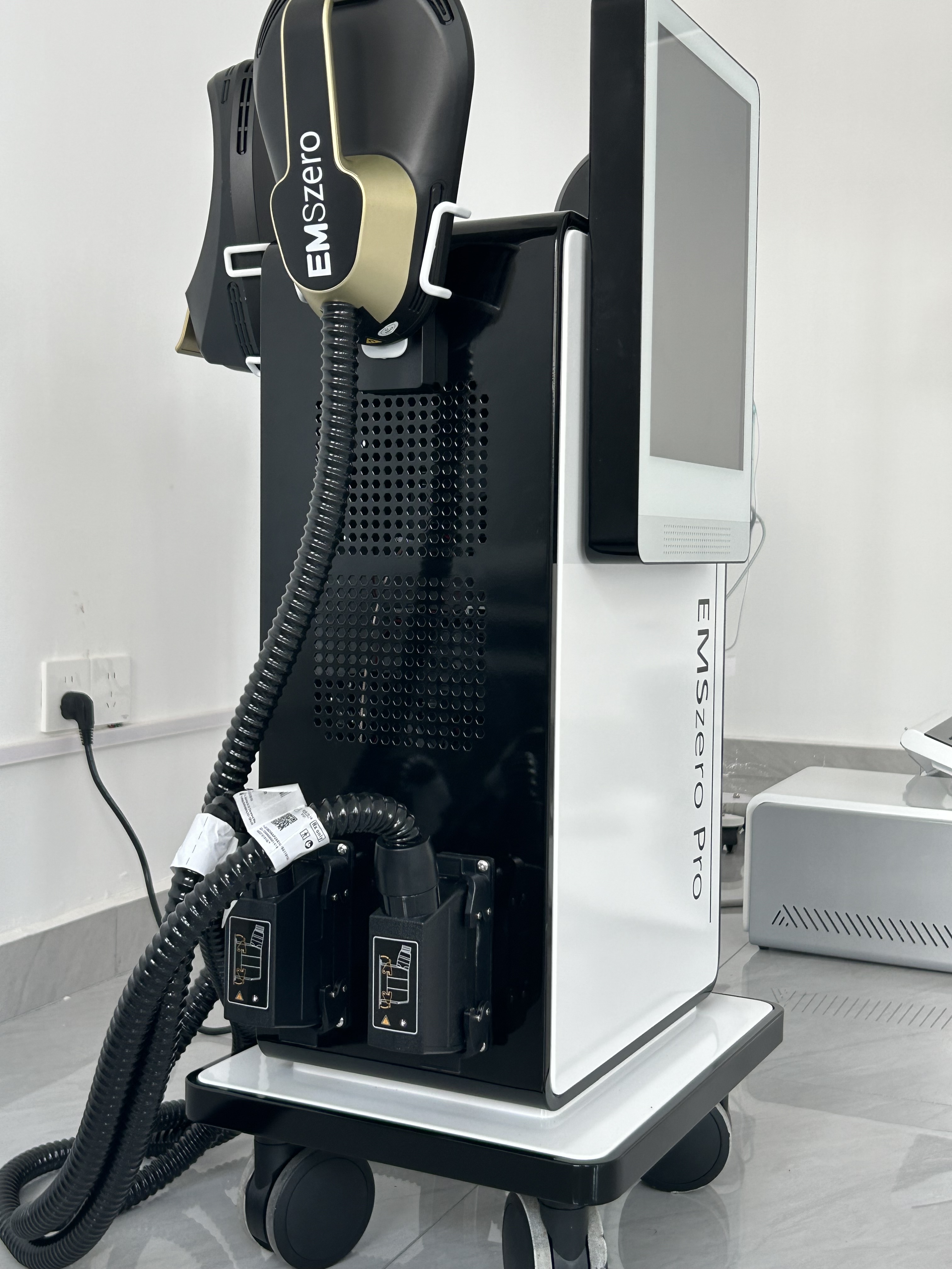 Muscle Building Machine EMSZERO HI-emt Professional Slimming Equipment 15Tesla 6500W Body Shape Non Invasive Body Contouring For Spa Salon And Home Us