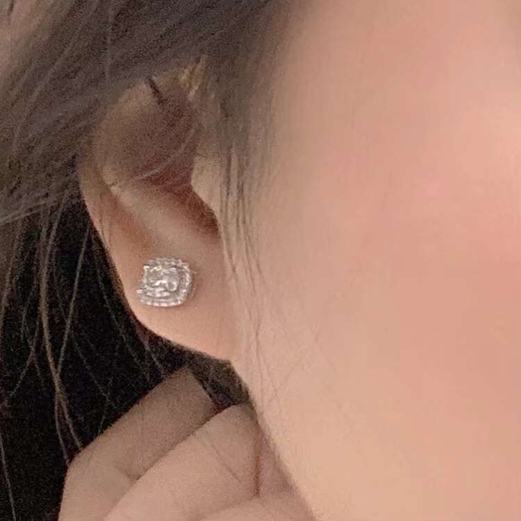 925 Silver Platinum Plated Womens Wedding Accessories Fashion Jewelry Moissanite Stud Earrings