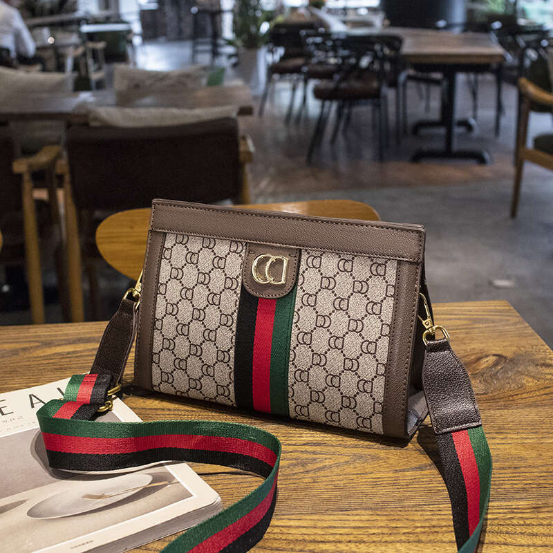 Women's New Trendy Fashion Chain Wide Strap, Crossbody and Shoulder Bag, Versatile Small Square Bag with Texture