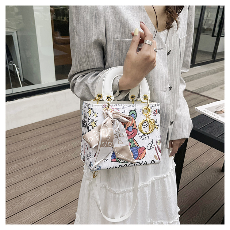 Free Shipping 2025 New Designer Bag Graffiti Bear Fresh Fashion Multi Functional Handbag Exquisite Practical Wallet High Quality Shoulder Bag