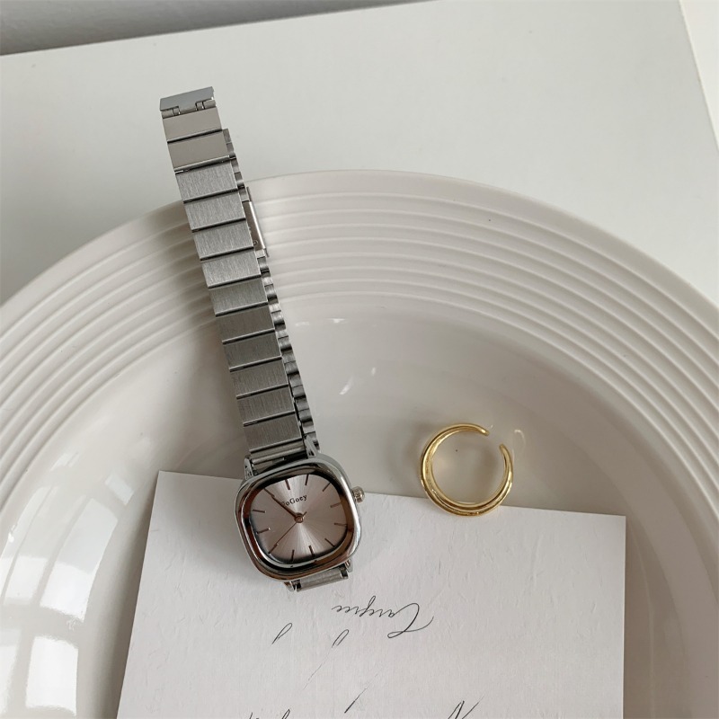 Quartz Accurate Females' College Student Wristwatch Featuring a Minimalist Design & Adjustable Strap