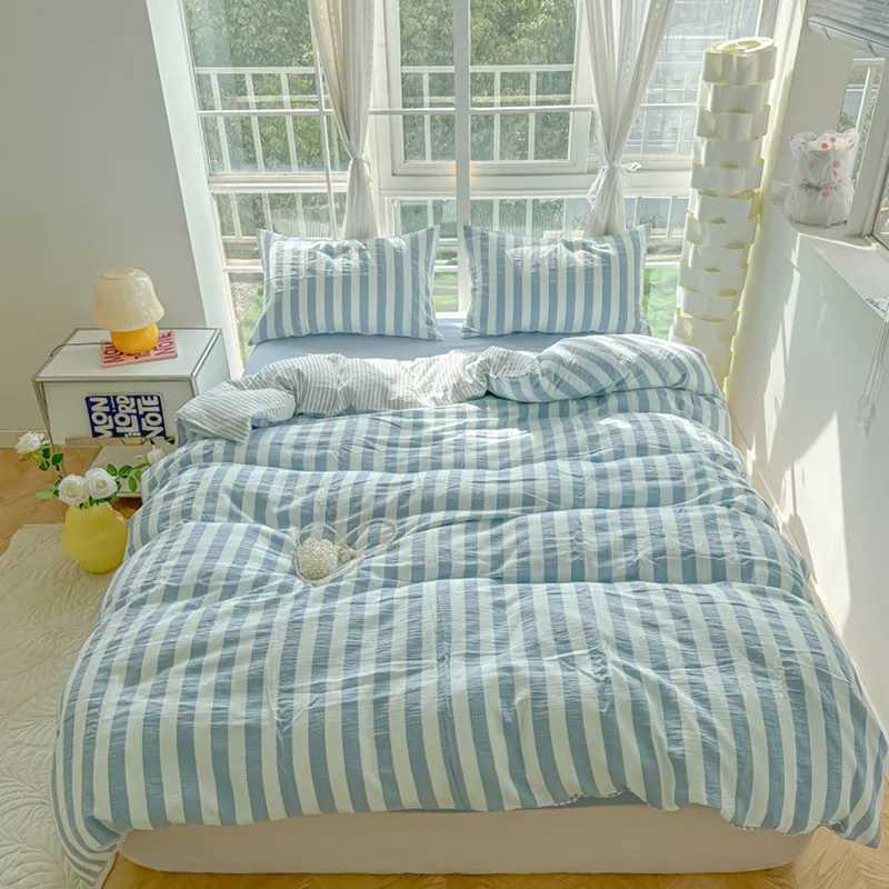 Lightweight Hotel Luxury Duvet Cover 4Pcs Blue White Vertical Stripes Ultra Soft Breathable Comforter Cover Bed Sheet case Y250611
