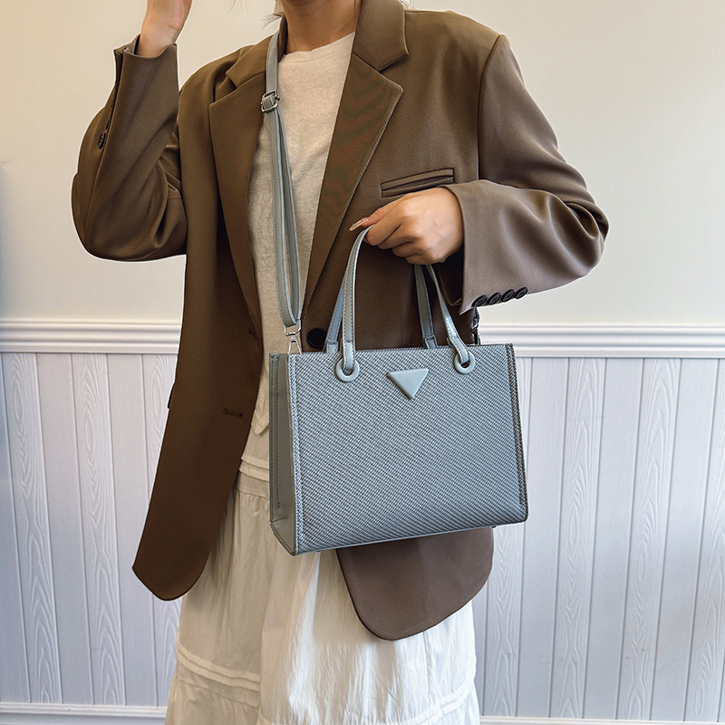Free shipping 2025 designer Shoulder totes Bags womans ladies flap lady fashion casual blue handbag women crossbody Underarm shopping bag