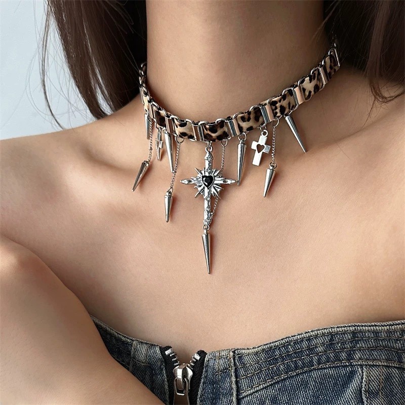 Chains Y2K 5PCS/LOT Hip-hop Rock Contrast Fluorescent Alien Pendant Long Sweater Chain Necklace