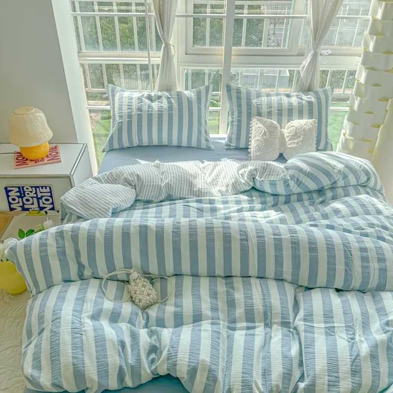 Lightweight Hotel Luxury Duvet Cover 4Pcs Blue White Vertical Stripes Ultra Soft Breathable Comforter Cover Bed Sheet case Y250611