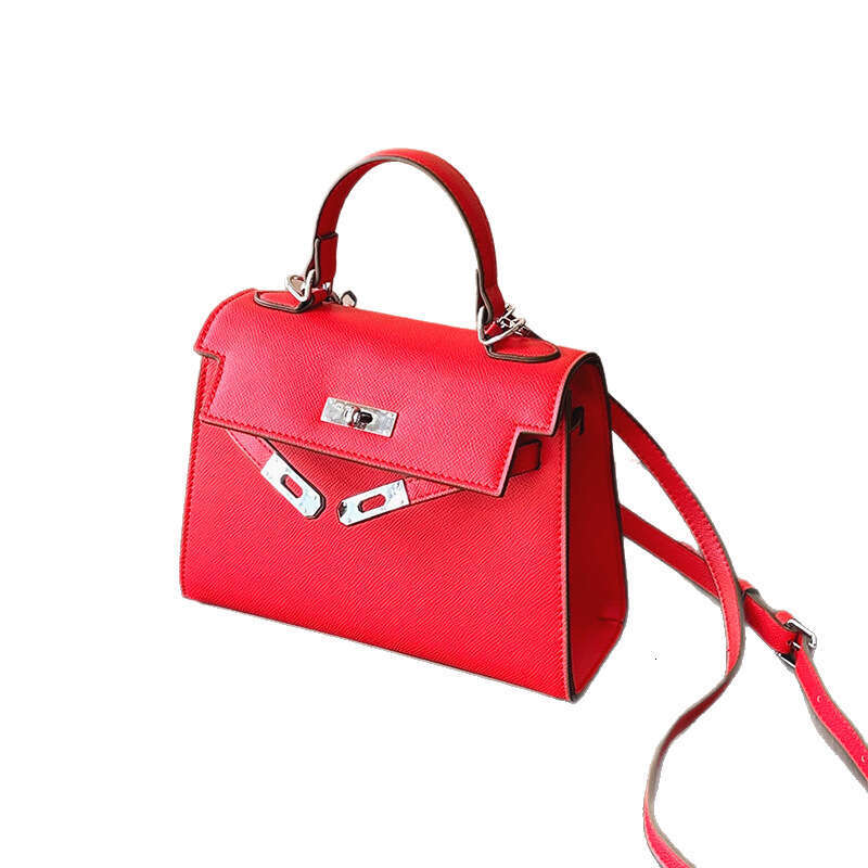 2025 New Fashion Casual Handbag High-end Niche Design Trendy Stylish Versatile Commuter Shoulder Bag