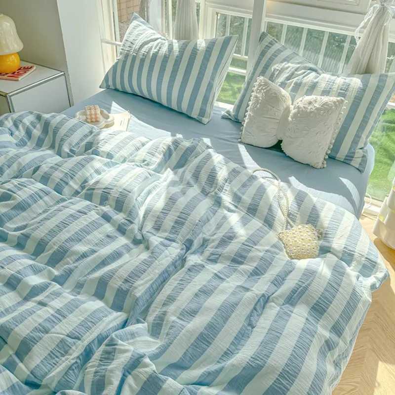 Lightweight Hotel Luxury Duvet Cover 4Pcs Blue White Vertical Stripes Ultra Soft Breathable Comforter Cover Bed Sheet case Y250611