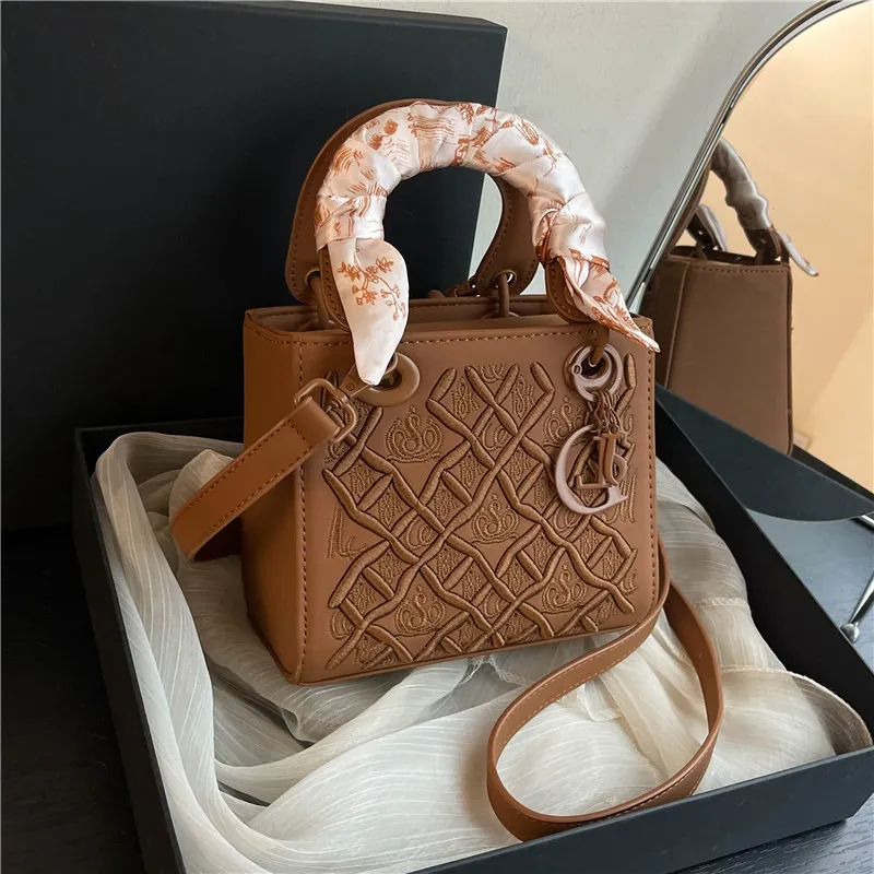 Tote Shoulder Ladies Handbag Designer 2025 Trendy Fashion Exquisite Large Capacity Shopping Crossbody Bag Color Various Free shipping