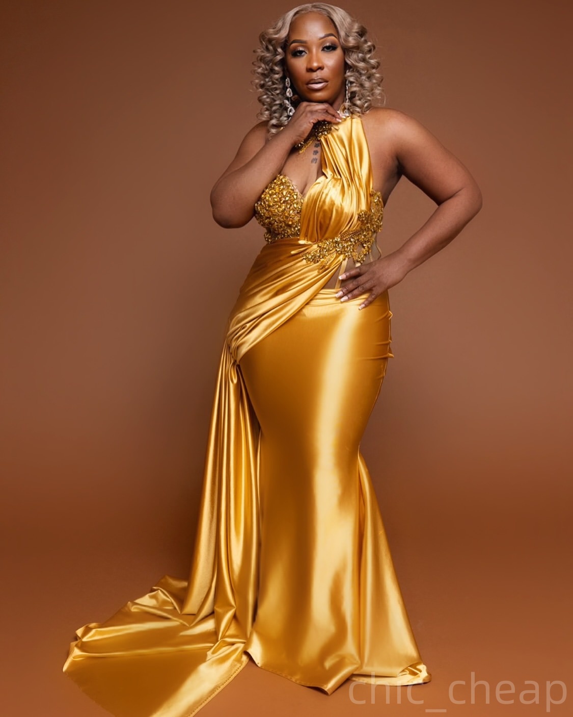Gold Mermaid Prom Dresses 2025 Beaded Crystals Satin Halter Charming Evening Formal Party Second Birthday Engagement Gowns Plus Size Dress For Special