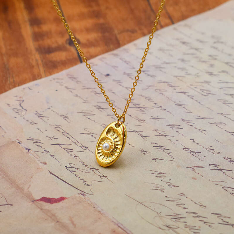 New Niche Gold Oval Trendy Jewelry Non-Fading Zircon Pendant Necklace for Women Clavicle Chain