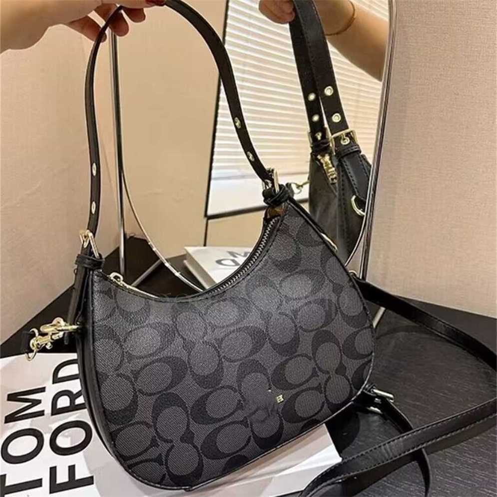 2026 New Crescent Womens Trend Fashion Underarm Versatile Small Figure Single Shoulder Commuter Leisure Bag Women retail and wholesale
