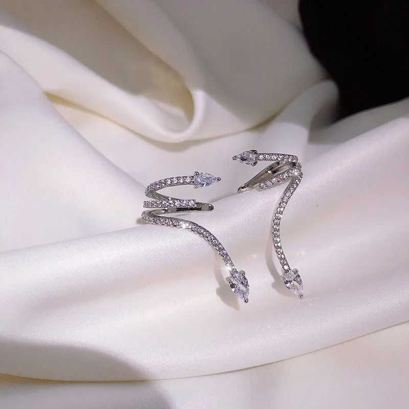 JWER New Exquisite Rhinestone Shiny Zircon Snake Earrings Stud for Ladies Girls with Ear Clip Trendy Street Party Jewelry Gifts XJ250612