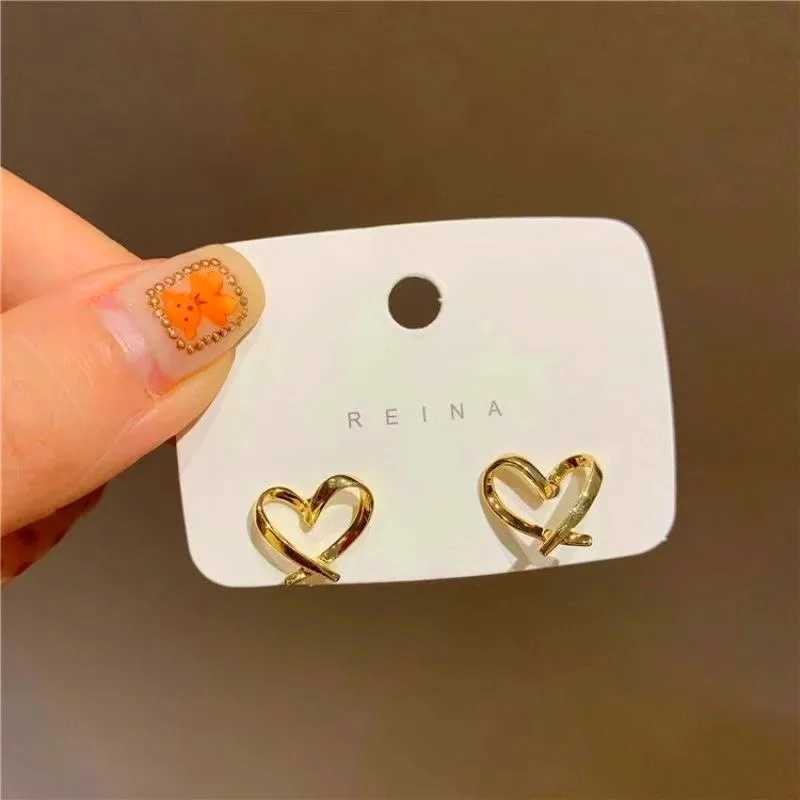 Quality Cute Heart Earrings For Women Jewelry Female Stud Earring Female Party Accessories Charm Princess M250613